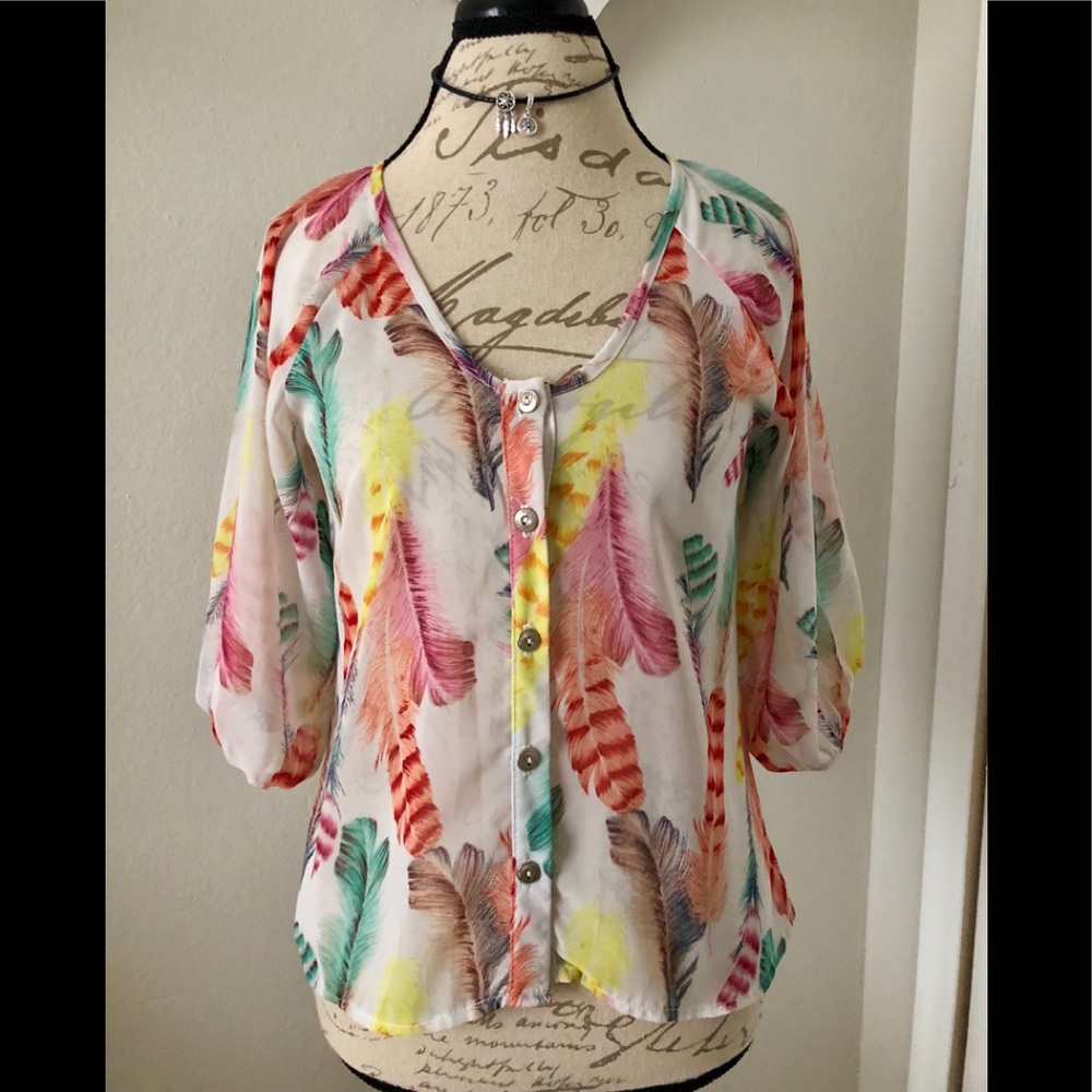 Super cute feather blouse😍